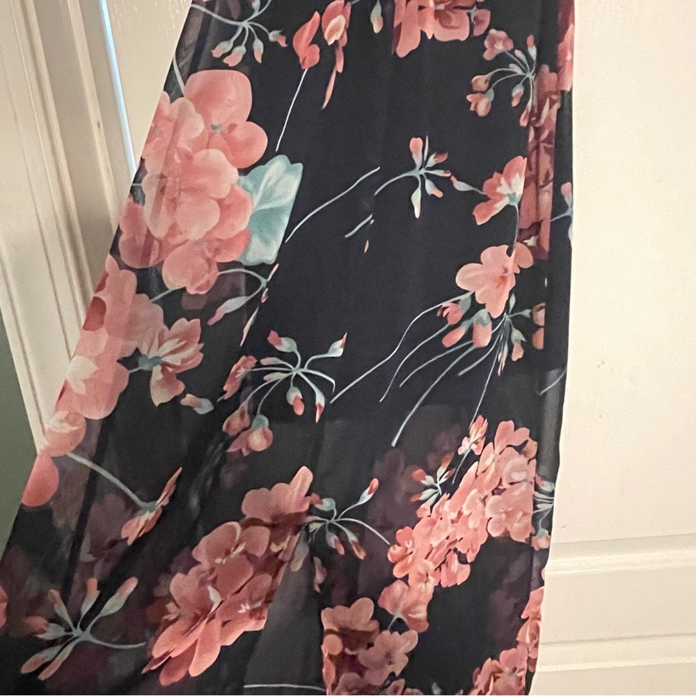 Floral halter Maxi dress - Picture 2 of 6